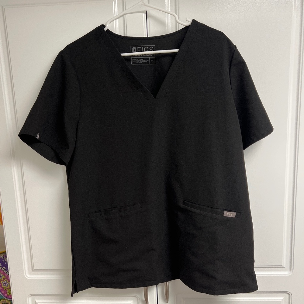 Casma Three-Pocket Scrub Top